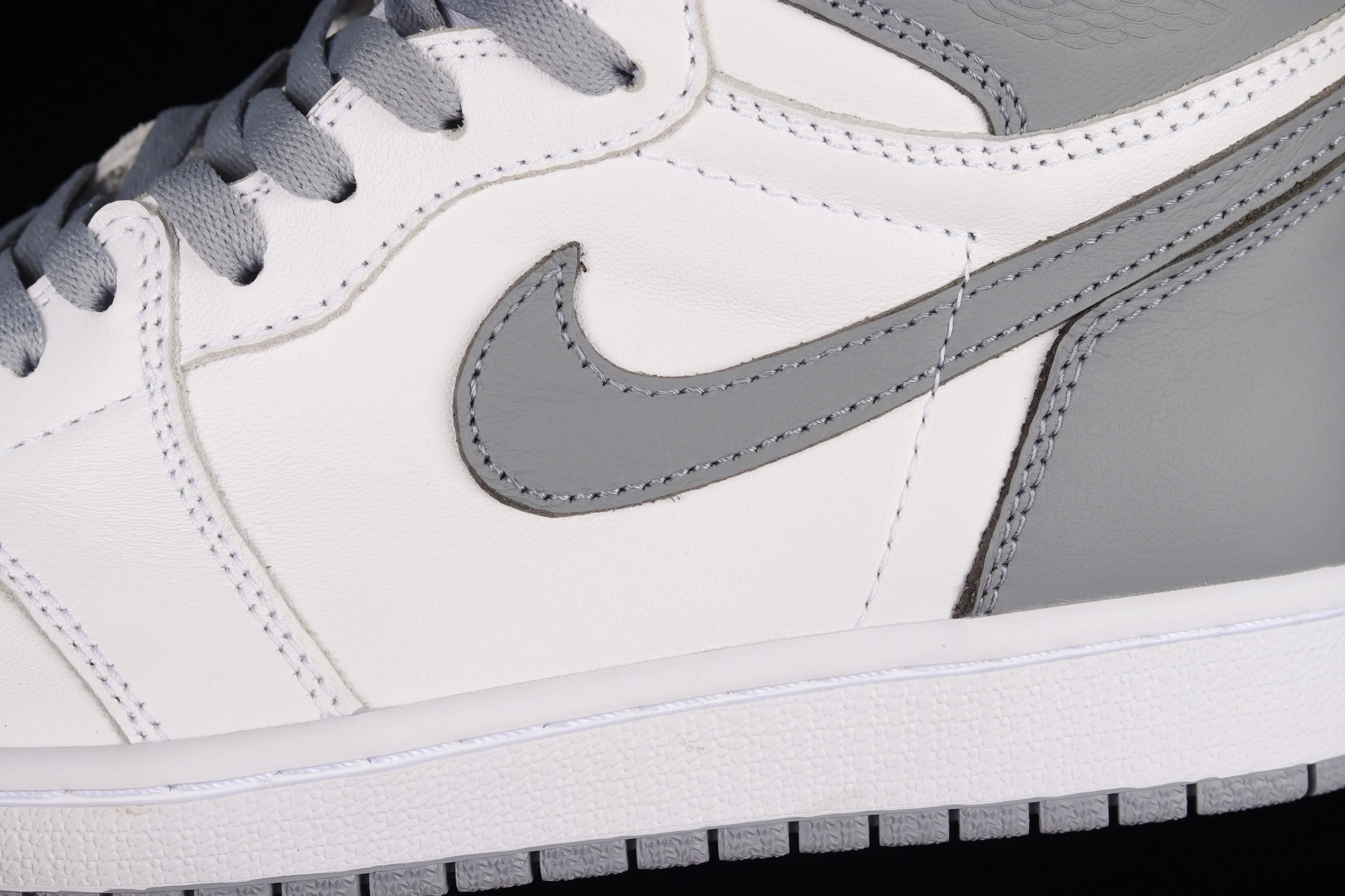All categories Air Jordan Jordan series basketball shoes Air Jordan 1 High Air Jordan 1 High OG "Stealth" AJ1 Joe 1 high top white gray 555088-037